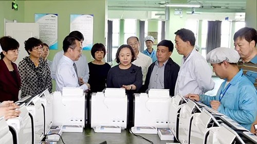 ?河北省食品藥品監(jiān)督管理局局長丁錦霞、 石家莊市副市長趙文鋒 蒞臨禾柏視察指導(dǎo)工作